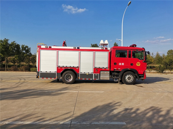 重汽A類泡沫主戰(zhàn)消防車