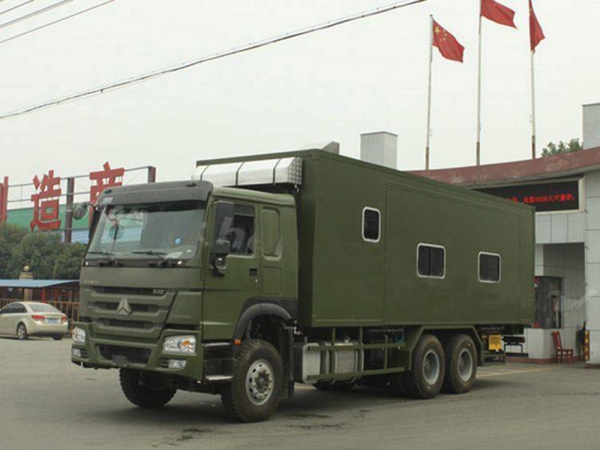 重汽豪沃營地住宿車