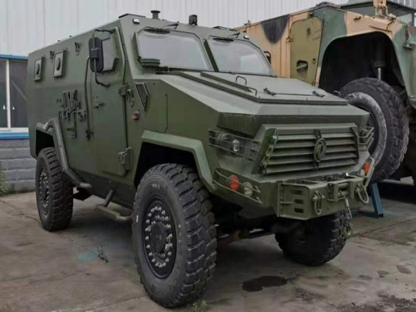 10-12座裝甲兩棲運兵車