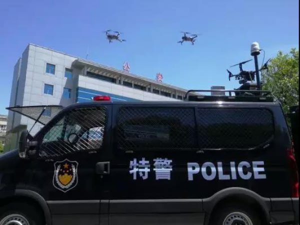 依維柯無人機(jī)指揮車