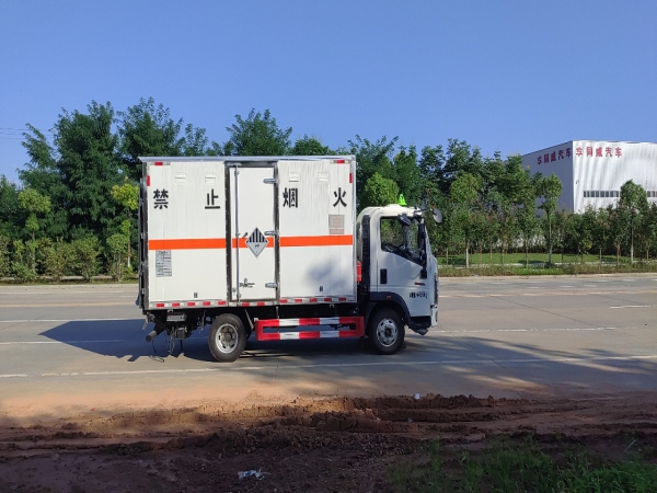 重汽輕卡藍牌雜項廂式運輸車