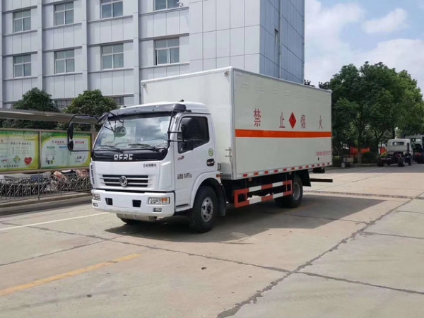 東風(fēng)煙花爆竹運(yùn)輸車（5.2米）
