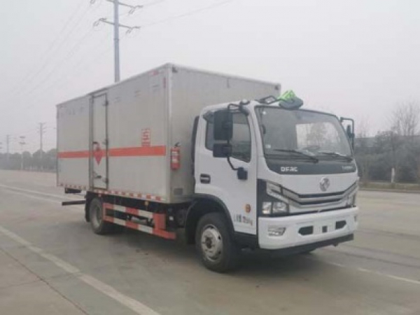 東風(fēng)多利卡D7爆破器材運(yùn)輸車