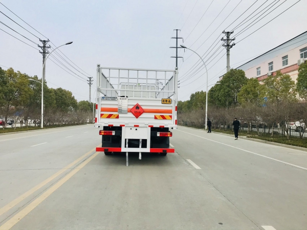 國(guó)六柳汽三軸2類(lèi)氣瓶