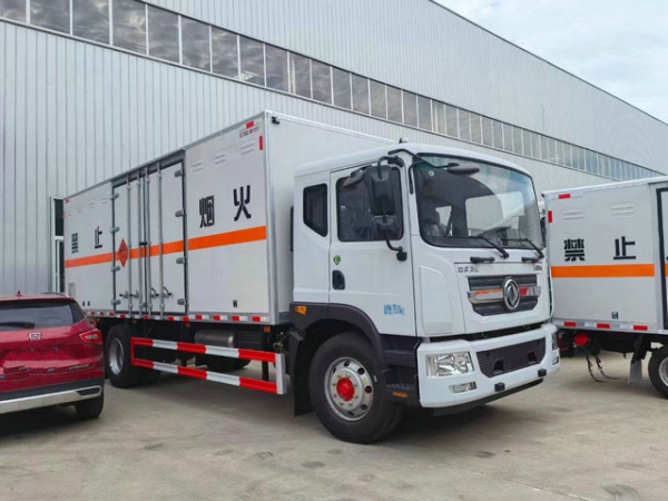 東風D9危廢車（10噸）