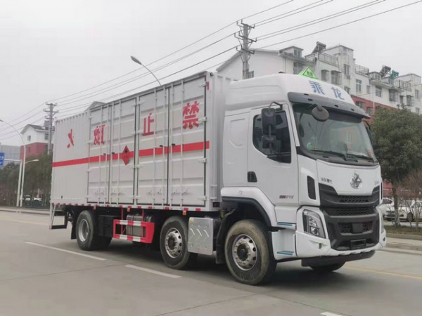 柳汽三軸民爆車（9.6米）