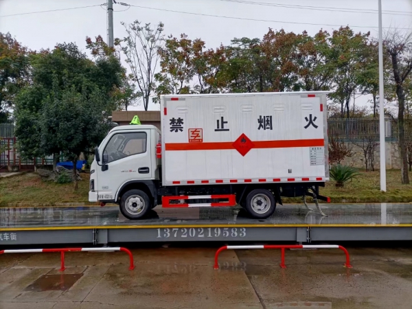 躍進(jìn)福運(yùn)S80爆破器材運(yùn)輸車（柴油版）