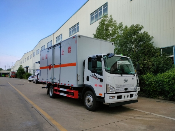 解放J6爆破器材運輸車