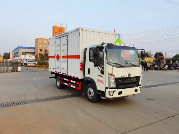 重汽豪沃易燃?xì)怏w運(yùn)輸車