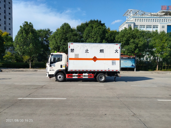 重汽輕卡爆破器材廂式運輸車