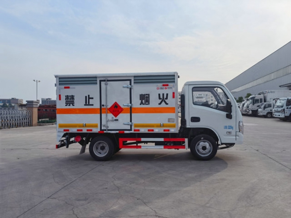 躍進(jìn)危險(xiǎn)廢物運(yùn)輸車(chē)（汽油版）