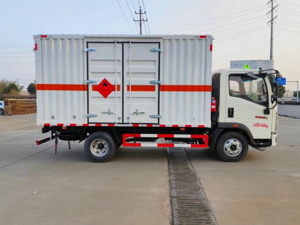 重汽豪沃易燃?xì)怏w運(yùn)輸車
