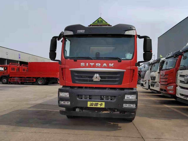 重汽汕德卡前四后八20噸鋁合金運油車（32方大罐）