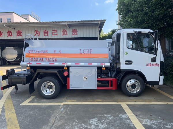 天威緣牌TWY5040GJYE6型加油車